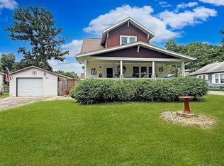 952 11th St, Charleston, IL 61920