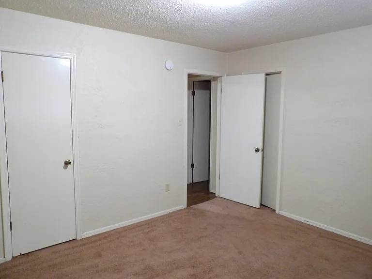 6403 NW Oak Ave #C-2 — Photo 4