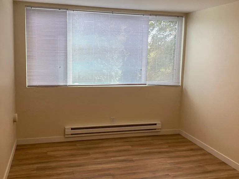419 19th Ave E #6 — Photo 4