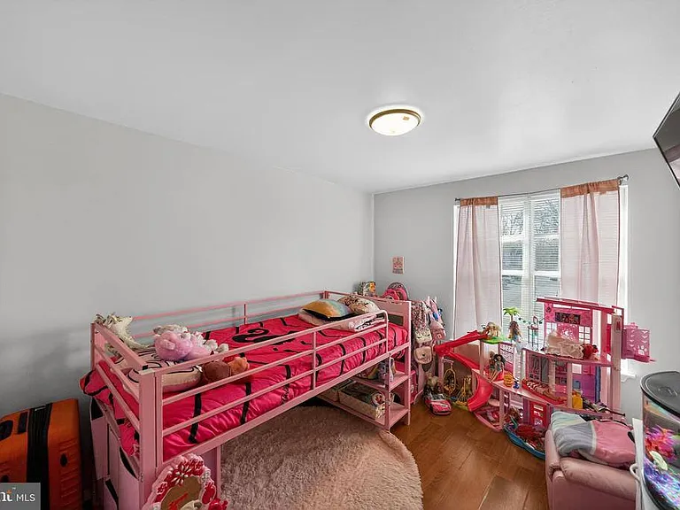 2523 Robinson Pl — Photo 19