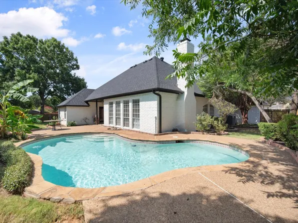 812 Turnberry Dr, Mansfield, TX 76063