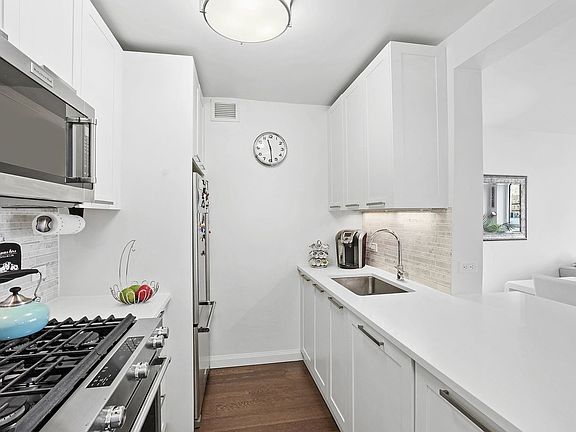3rd image of 200 E 94th St APT 706