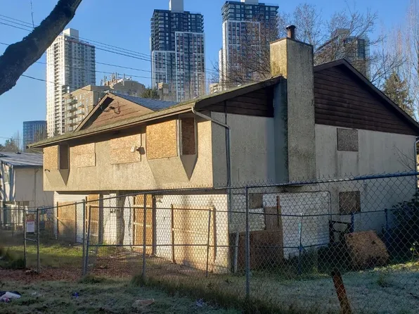 9937 138th St, Surrey, BC V3T 5E3