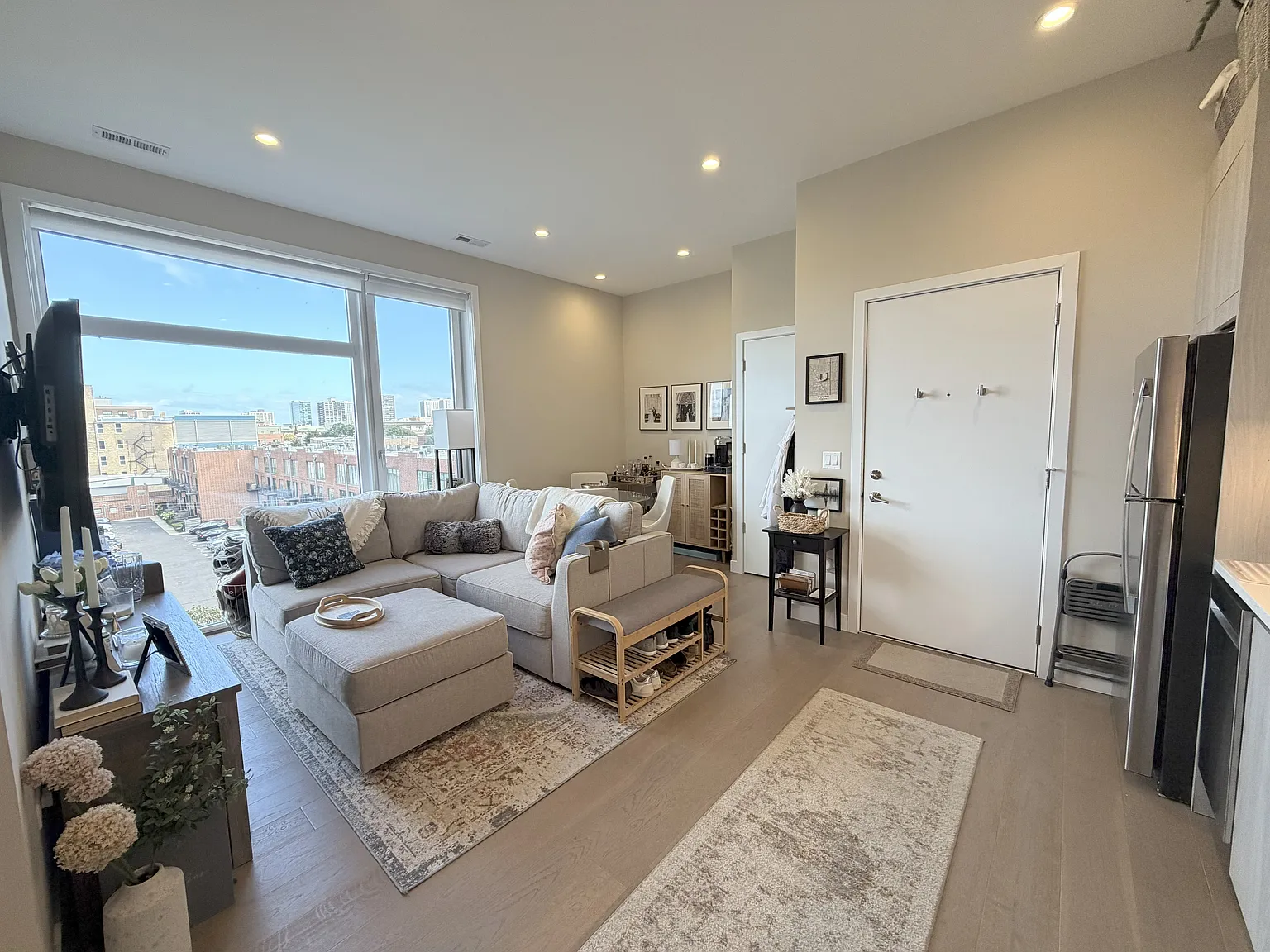 2 bed, 900 sqft, $3,350 — Photo 3