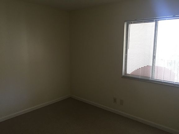 3rd image of 7901 Southgate Blvd #4C