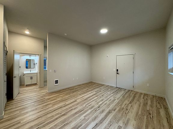 2nd image of 810 Yakima Ave #3