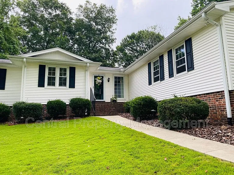 4724 Coach Hill Dr — Photo 4