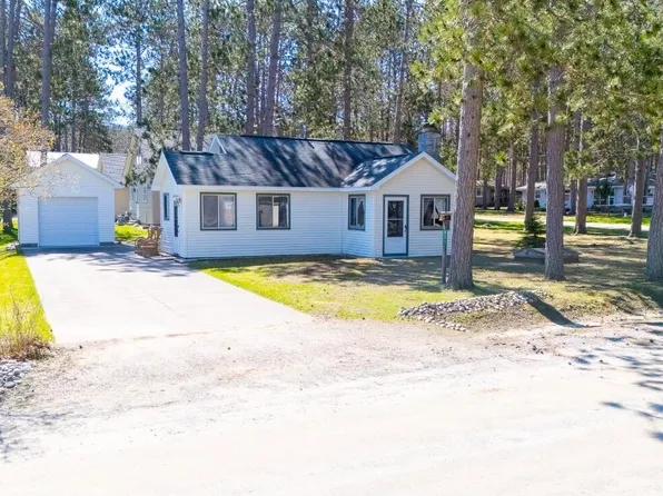 207 Lakeview Dr, Roscommon, MI 48653