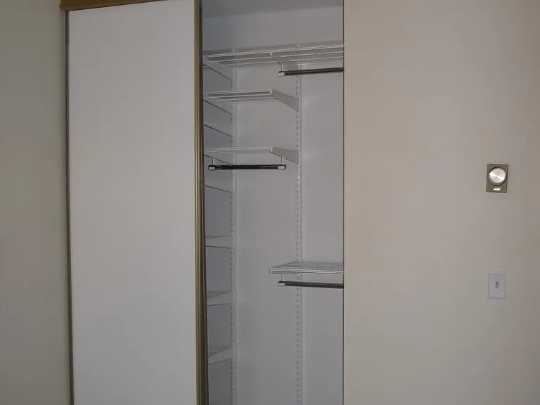 2nd BR closet (adjustable)