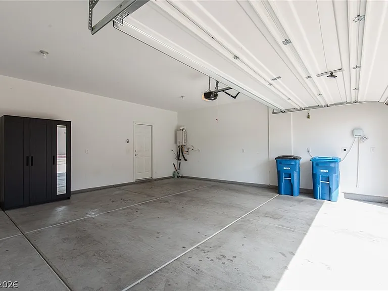 8045 Skye Foxx St — Photo 31