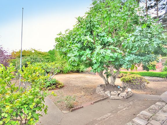 2nd image of 3331 Fleetwood Dr