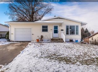 1207 Glenwood Ter, Marshalltown, IA 50158