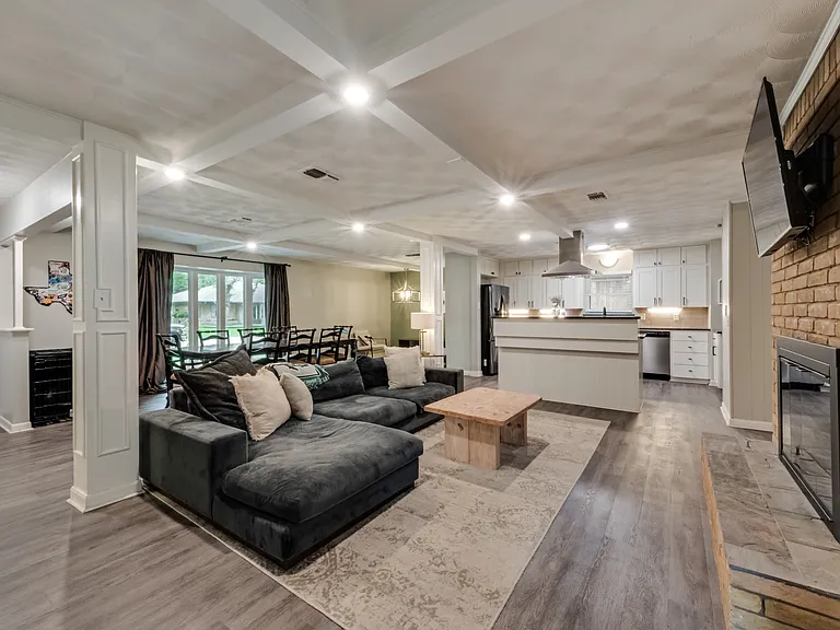 1718 Westminster Dr — Photo 18