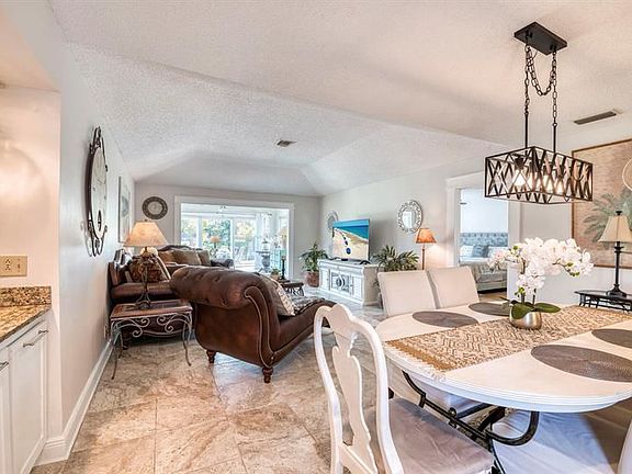 3rd image of 13385 Whispering Lakes Ln