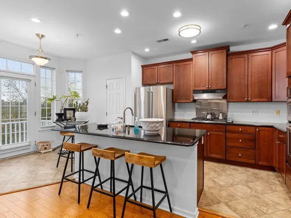 27 Creekside Court image 9 of 37