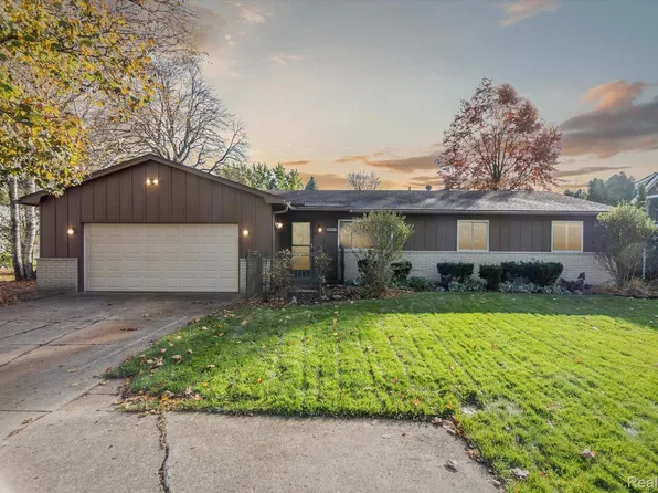 1371 W South Blvd, Troy, MI 48098