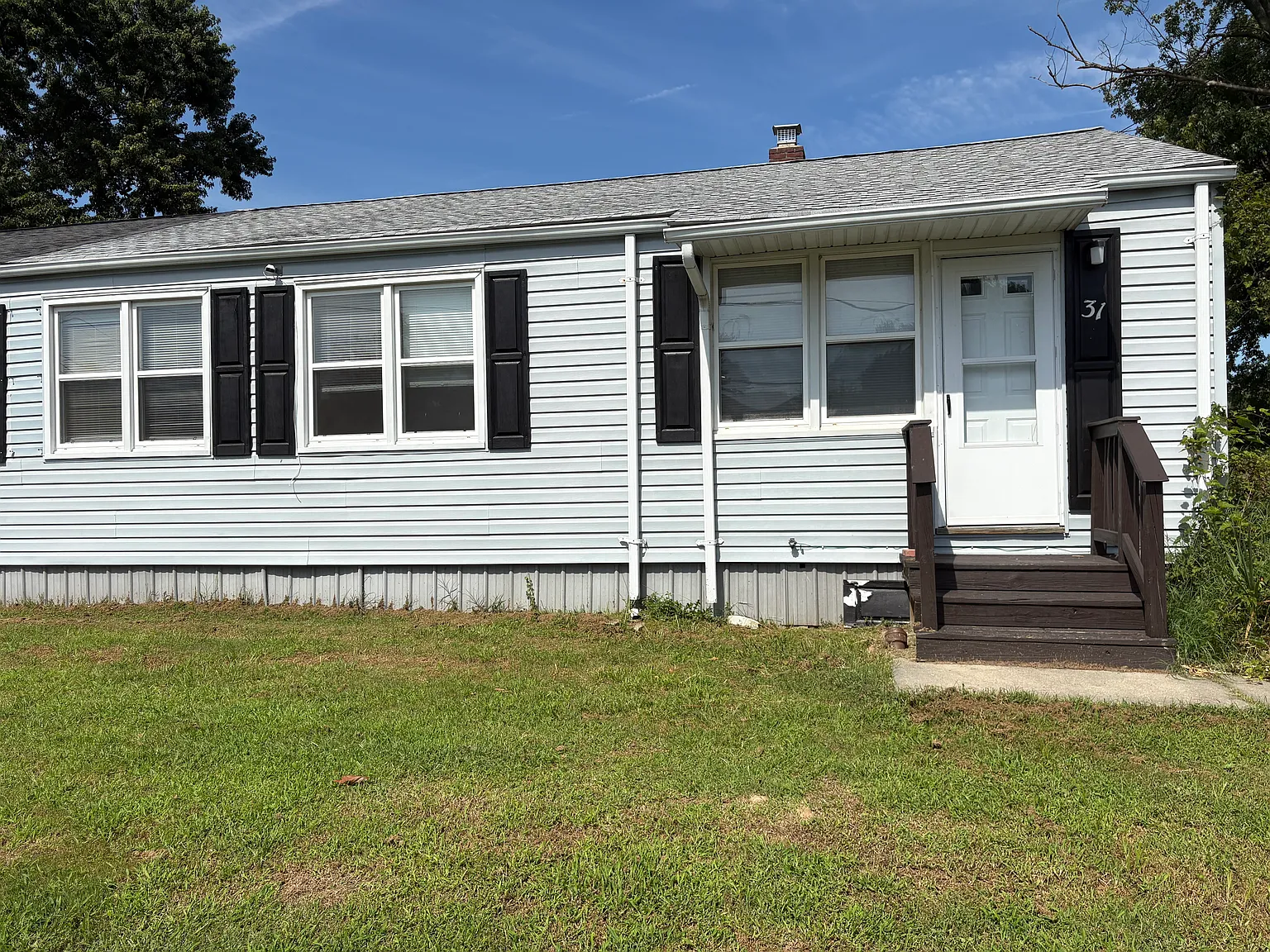 3 bed, 816 sqft, $1,700 — Photo 1