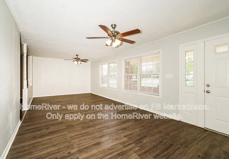 970 Edgewood Dr — Photo 2