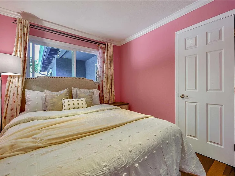 300 Salsbury Dr — Photo 13