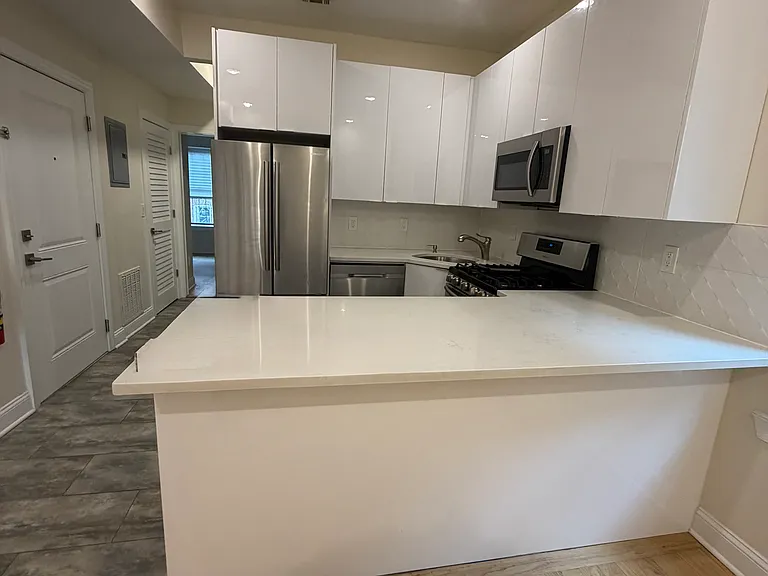 84 Van Wagenen Ave #2R — Photo 4