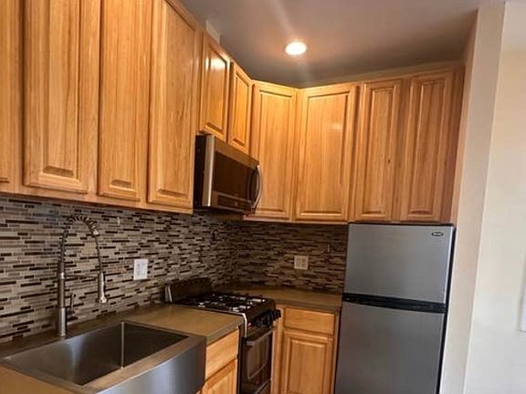 2nd image of 327 W 45th St APT 1