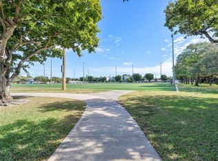 628 NE 12th Ave, Fort Lauderdale, FL 33304