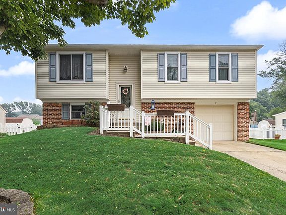 2nd image of 7 Bloomfield Dr
