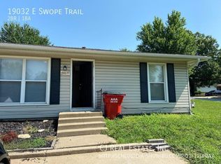 19032 E Swope Trl, Independence, MO 64056