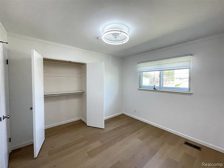 32827 Dover Ave — Photo 23