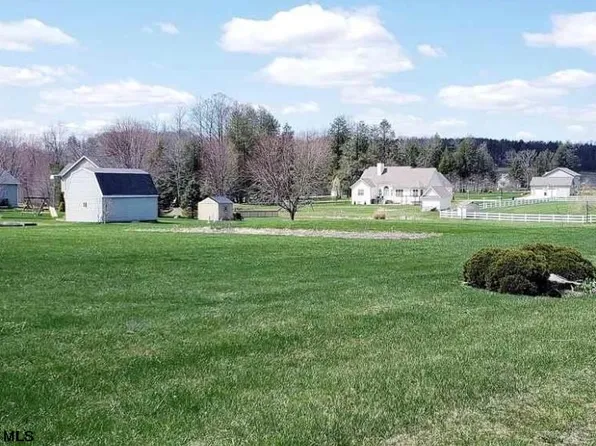 8 Gelding Ave #9, Bruceton Mills, WV 26525