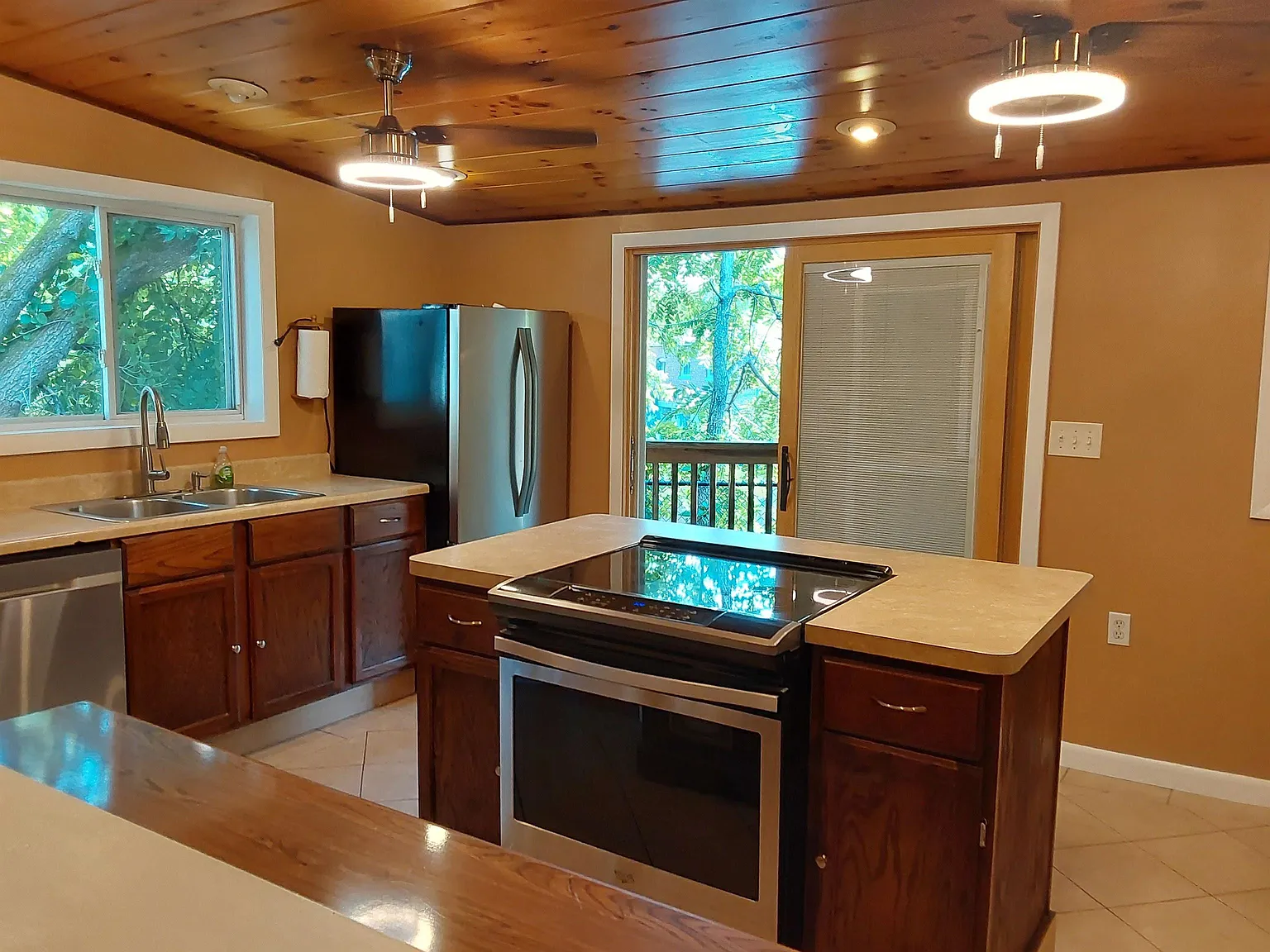 2 bed, 1.0 bath, 920 sqft, $2,500 — Photo 3