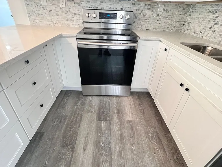 1085 Cleveland St — Photo 14