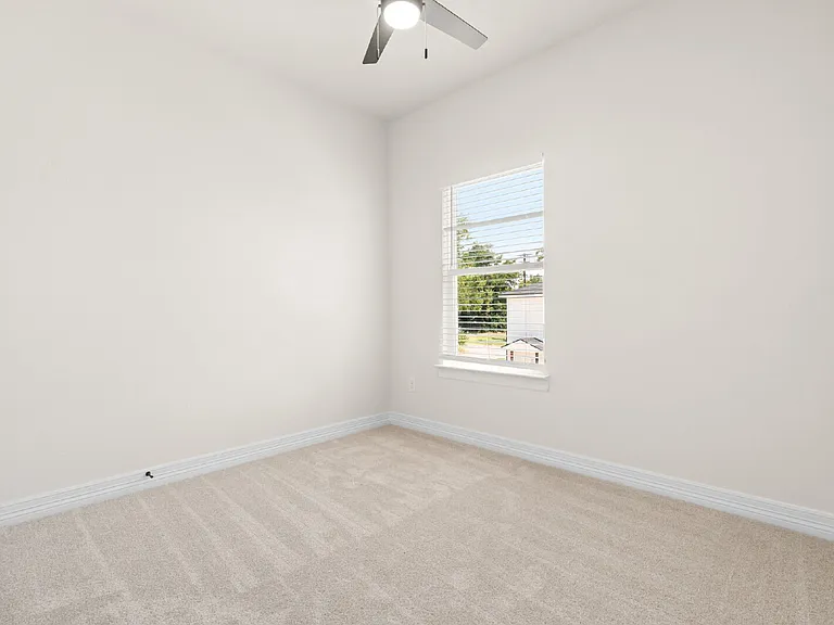 209 S 18th St #C — Photo 15