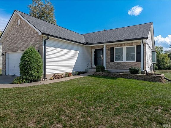 2nd image of 739 Maxwell Ct