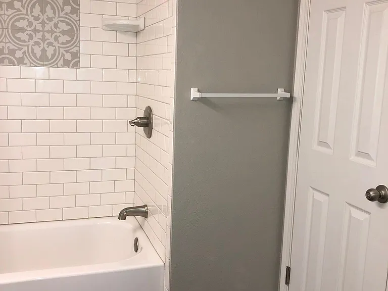 2nd Floor- Full Bathroom