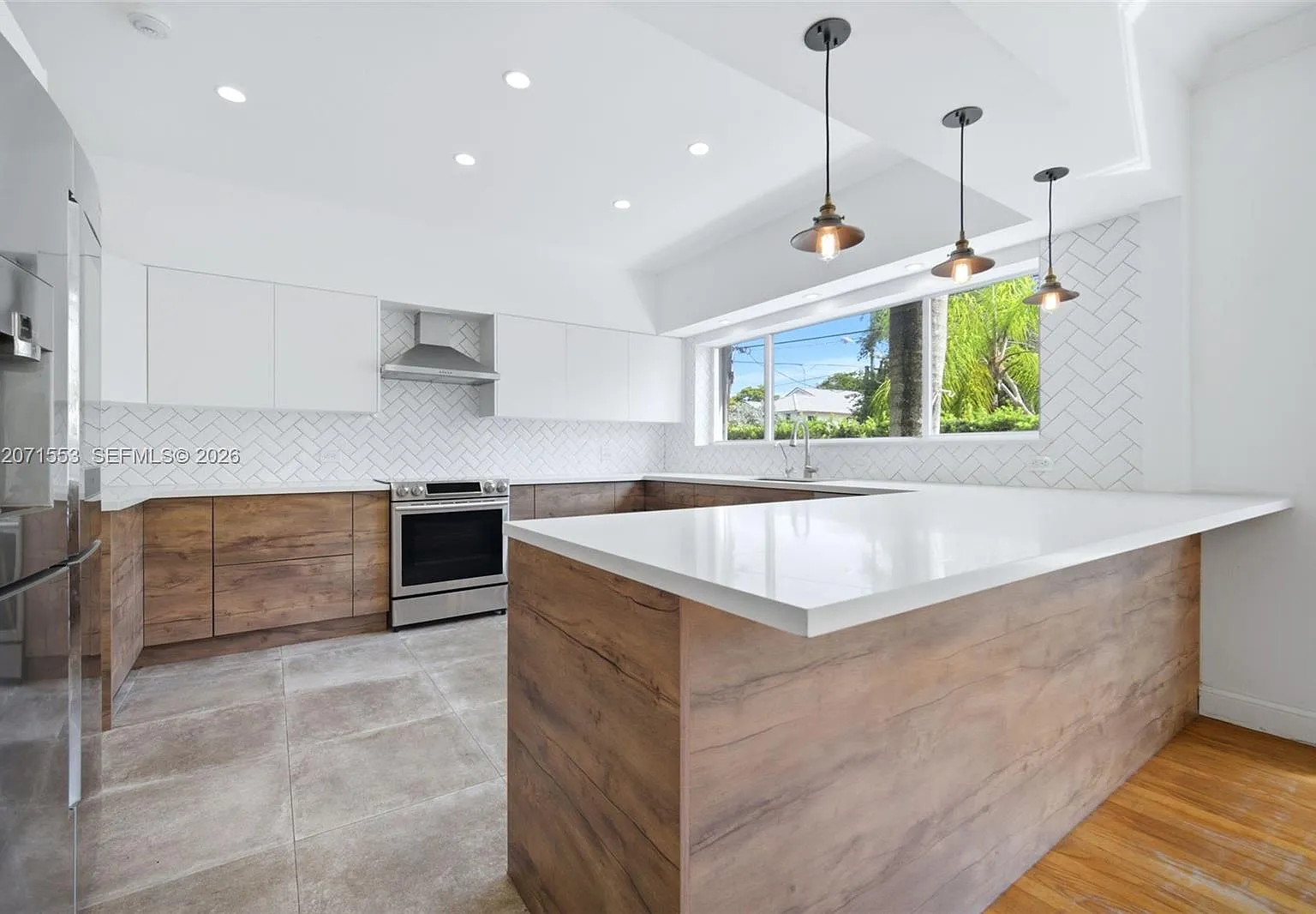 4 bed, 3.5 bath, 3539 sqft, $14,500 — Photo 1