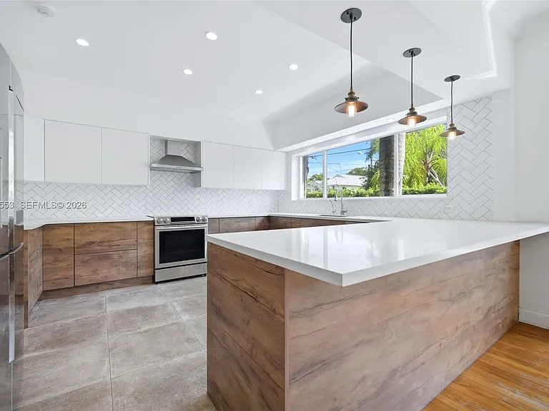 2300 S Miami Ave — Photo 9