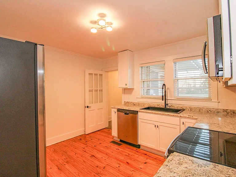 426 Rogers St — Photo 9