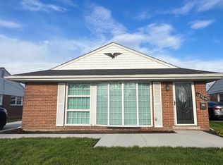 18565 Hinton St, Riverview, MI 48193
