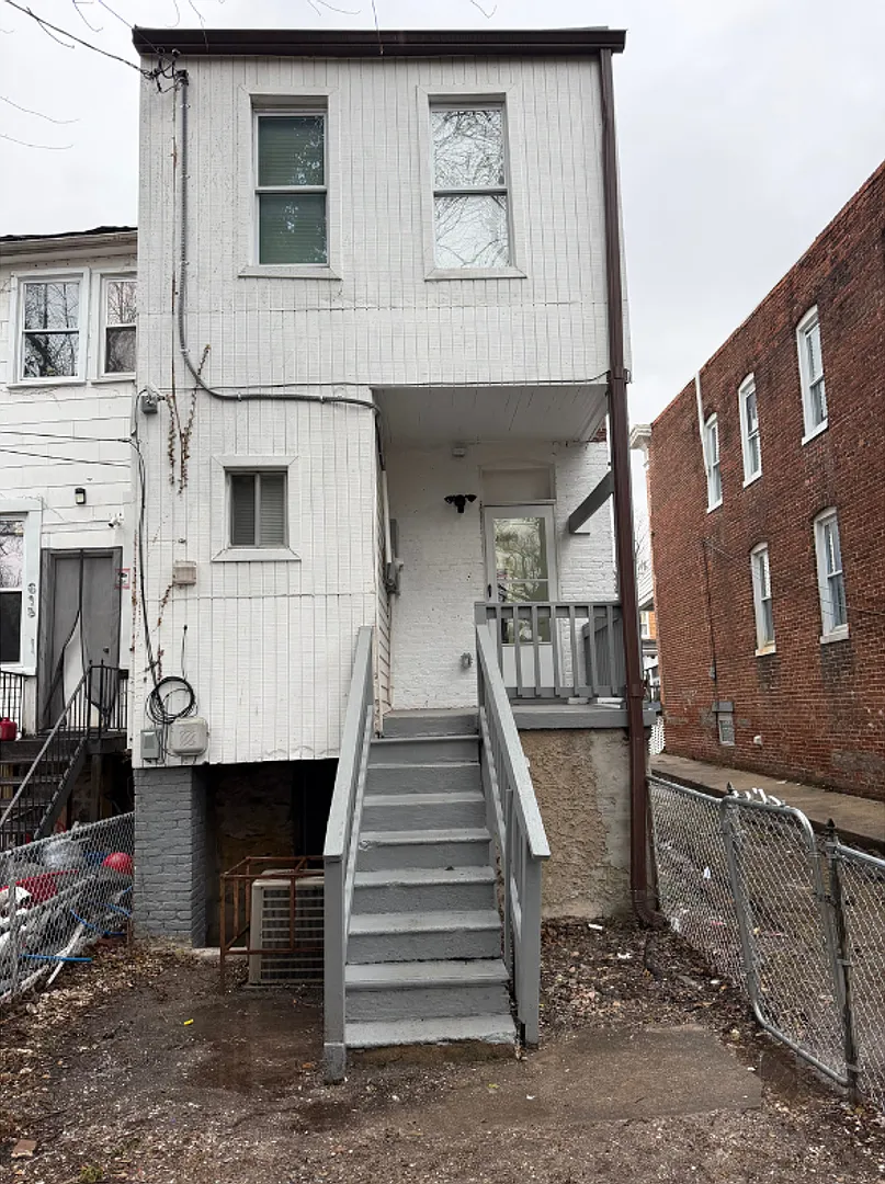 617 Glenwood Ave $800 Private Room (Shared Bath) — Photo 1