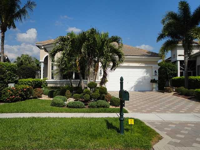 1st image of 6899 Fairway Lakes Dr