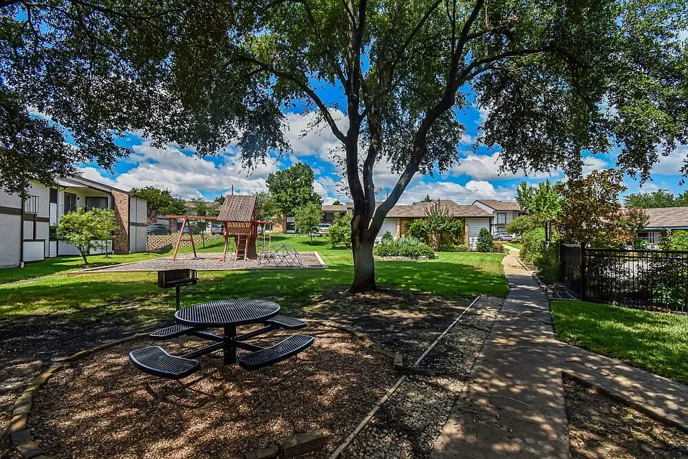 River Ranch Apartments — Photo 4
