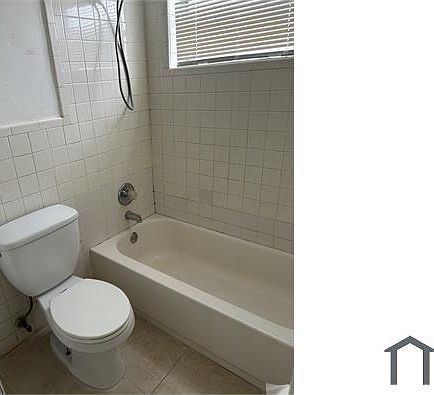 4th image of 590 SW 27th Ave APT 6