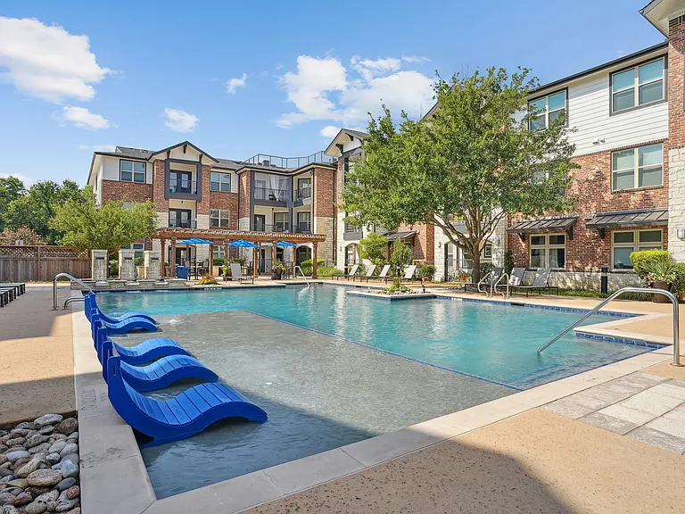 Laurel at Lake Highlands — Photo 18