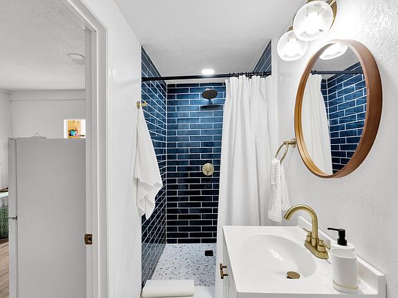 4th image of 988 Cedarwood Ave #2