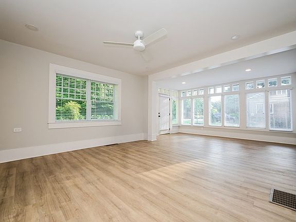 3rd image of 616 Linwood Ave NE APT C