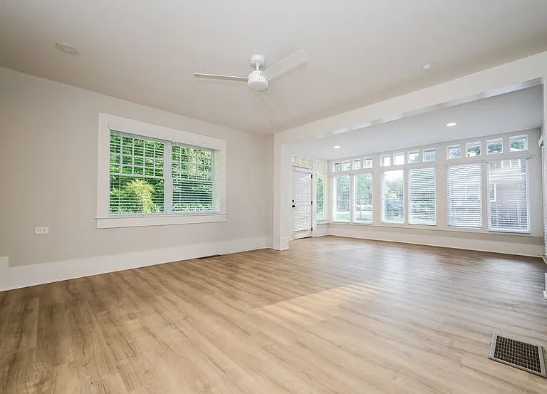 616 Linwood Ave NE #C — Photo 3