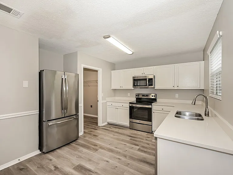 807 General Barksdale Dr — Photo 8