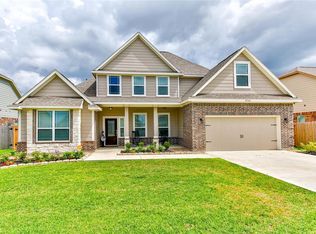 9731 Suffolk Downs Dr, Mont Belvieu, TX 77523