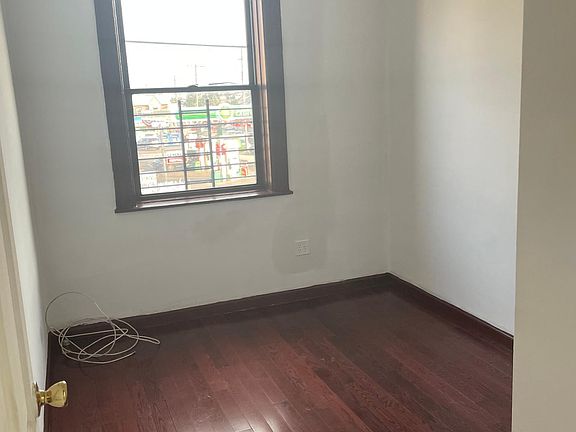 4th image of 113-45 Farmers Blvd APT 2R